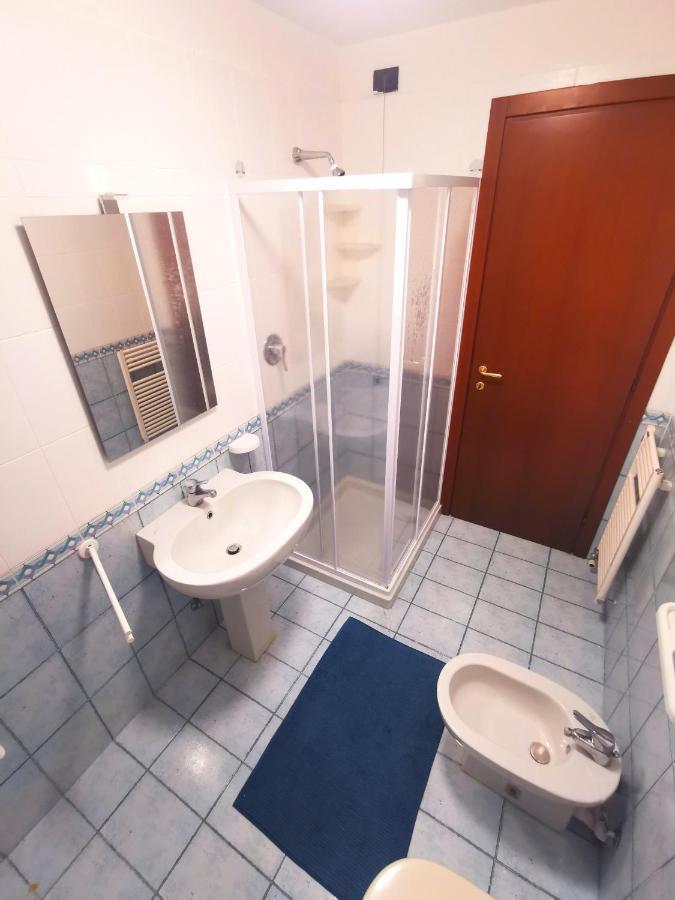 Old Town Apartment With Terrace - Live Love Lake Peschiera del Garda Exterior foto