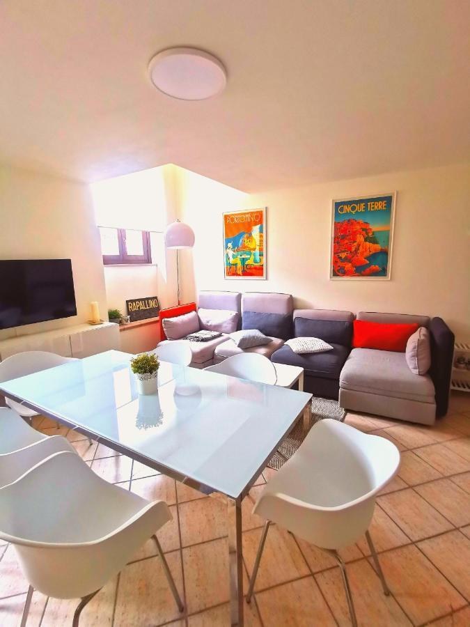 Old Town Apartment With Terrace - Live Love Lake Peschiera del Garda Exterior foto