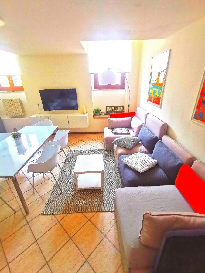 Old Town Apartment With Terrace - Live Love Lake Peschiera del Garda Exterior foto