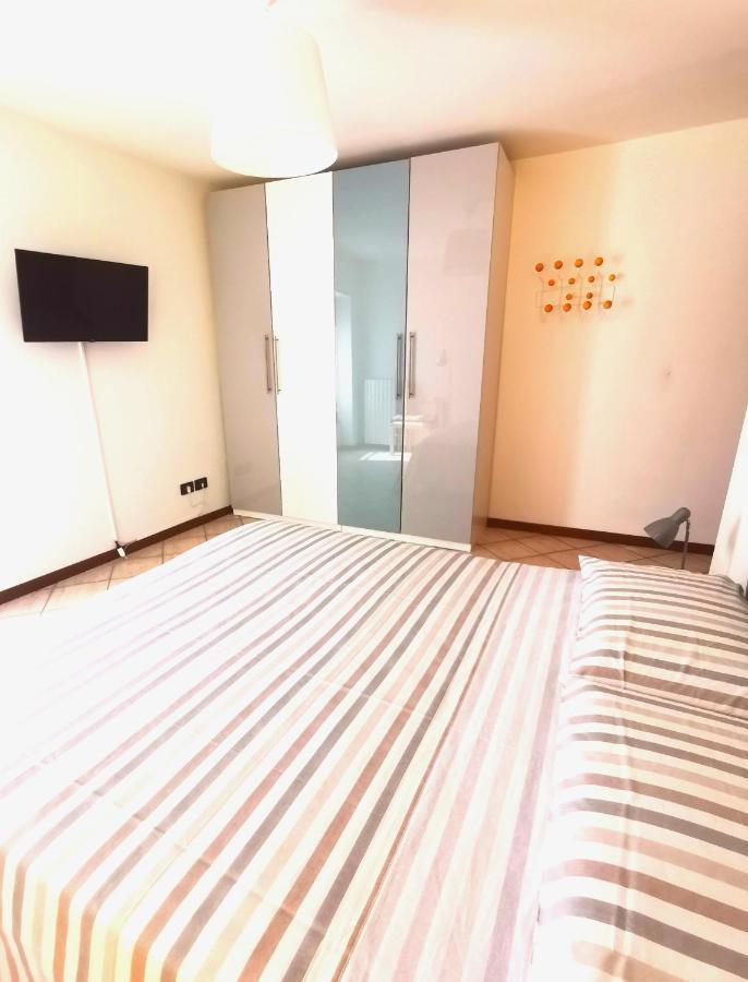Old Town Apartment With Terrace - Live Love Lake Peschiera del Garda Exterior foto