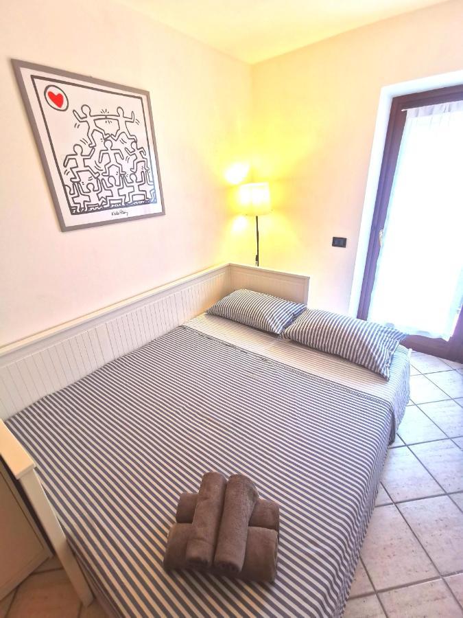 Old Town Apartment With Terrace - Live Love Lake Peschiera del Garda Exterior foto